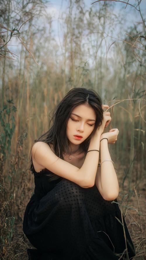 帅哥和美女一起努力生孩子的漫画